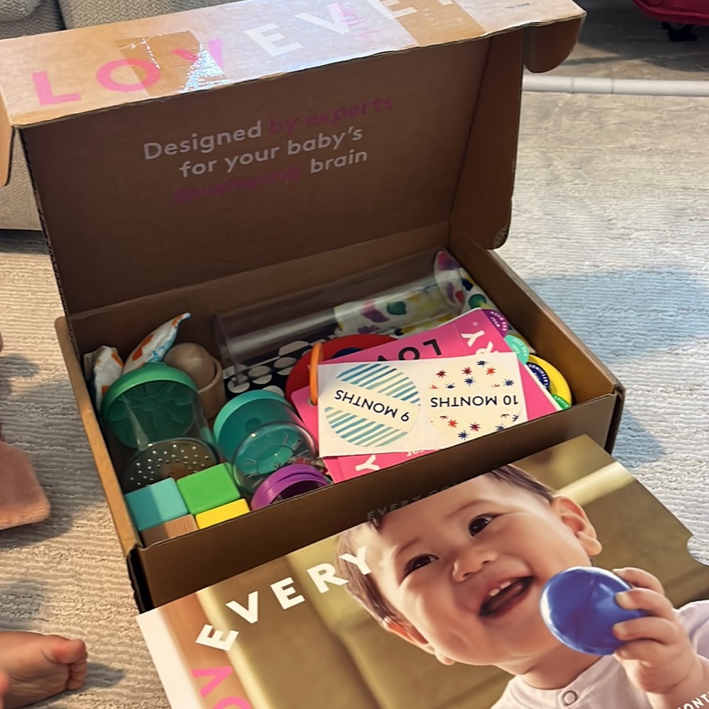 LOVEVERY The explorer box 9-10 months